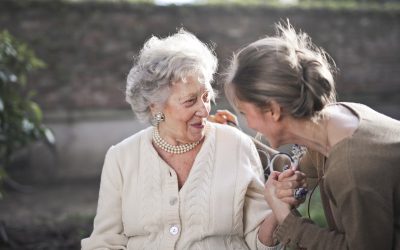 Truffe agli anziani con la tecnica dell’abbraccio